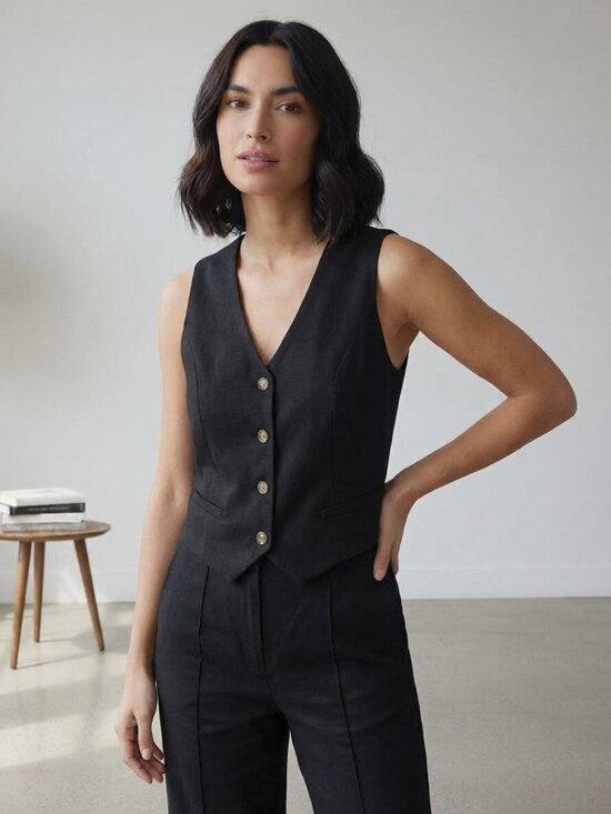 dasmka-vesta-v-ciernej-farbe dasmka-vesta-v-ciernej-farbe