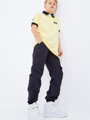 Chlapecké tričko s nápisem ve žluté barvě