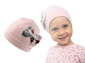 Dievčenská čiapka s mašličkou v slabo-ružovej farbe