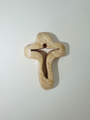 Fa kereszt egy 7,5x5 cm-es natúr kőrisfa