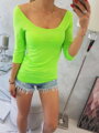 Kényelmes női póló nyakkivágással 8832 neon zöld