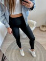 Gyönyörű alakformáló leggings fekete színben