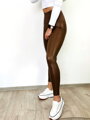 Gumis derekú női legging barna színben