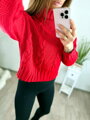 Dámsky žiarivý pletený červený sveter 