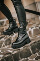Elegáns női boka csizma valódi bőrből B-01 BLACK