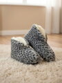 Csodálatos juh gyapjú papucs:)) meleg:))  94 pöttyös mintával