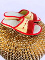 Dámske kožené papuče model 100 - červené s imitáciou čipky