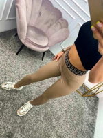 Dámske koženkové legíny TR1803 camel