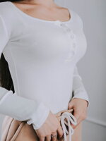 Dámske tričko VSB formujúce postavu vrúbkovaný dizajn biele