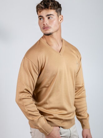 Pánsky elegantný N20 camel sveter s výstrihom do V