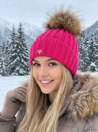 Stílusos női sapka Andrea fukszia
