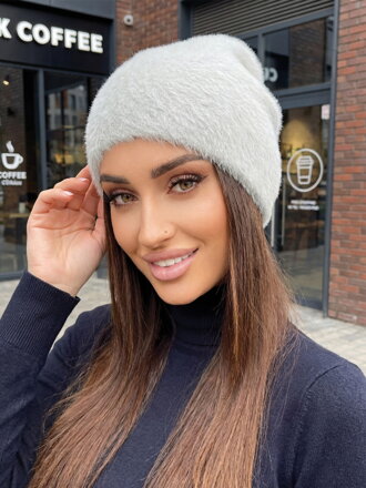 Dámska alpaková čiapka v svetlo-sivej farbe