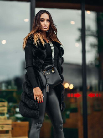 Luxus női kabát fekete színben rókaszőrméből