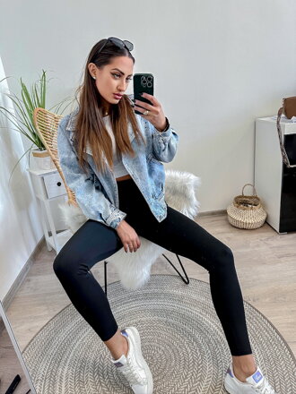 Gyönyörű alakformáló leggings fekete színben