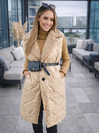 Krémszínű átmeneti mellény kis táskával