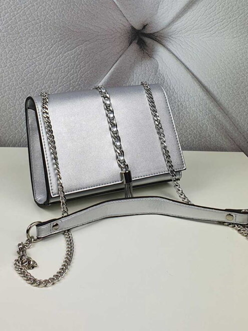 Elegáns női táska ezüst színben