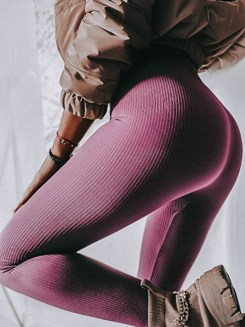 Enyhén bélelt bordázott női leggings rózsaszín