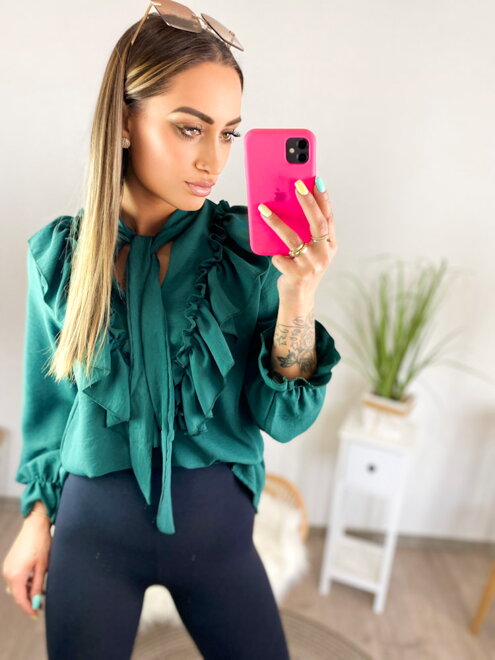 Elegantná blúzka s volánmi v zelenej farbe