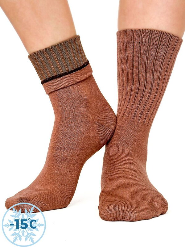 Trendy női zokni csokoládé színben Trendy női zokni csokoládé színben