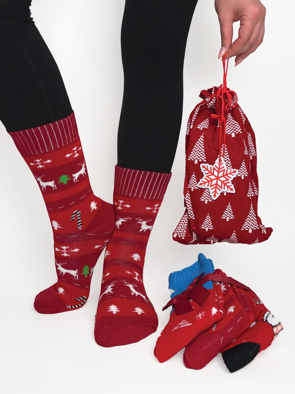 Darčekové balenie vianočných ponožiek – 3 páry  Darčekové balenie vianočných ponožiek – 3 páry