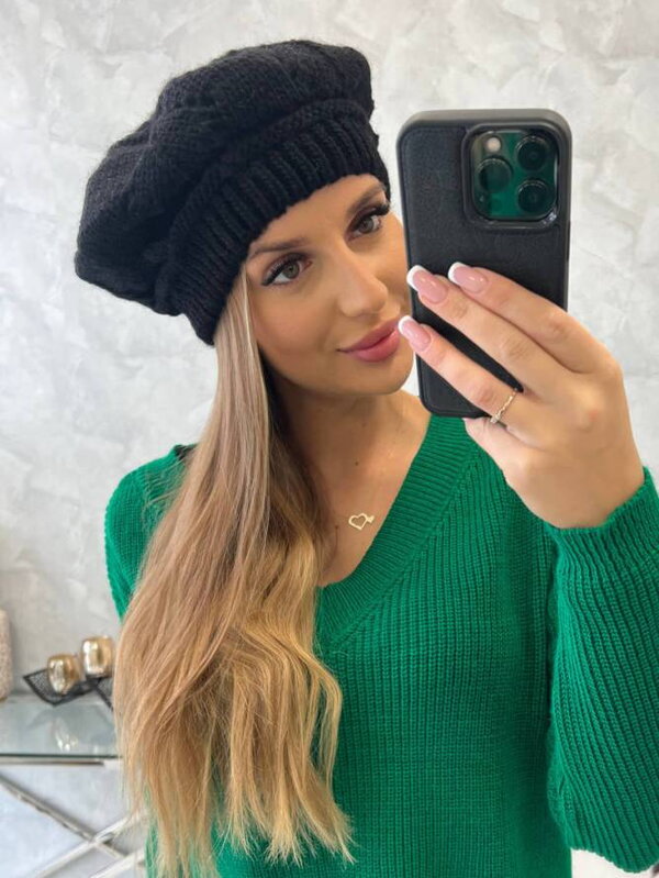 Fekete női sapka K369 Fekete női sapka K369