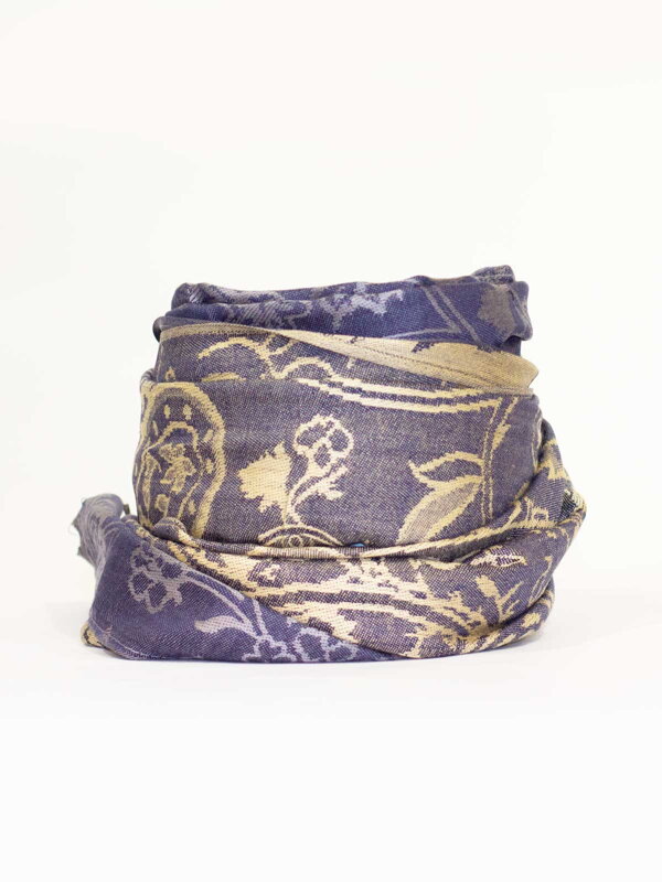 Női pashmina sál sötétkék és arany virág mintával Női pashmina sál sötétkék és arany virág mintával