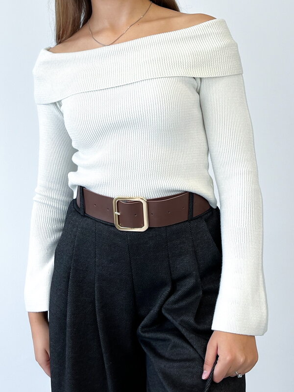 Dámsky svetrový crop top s padnutými ramenami Dámsky svetrový crop top s padnutými ramenami